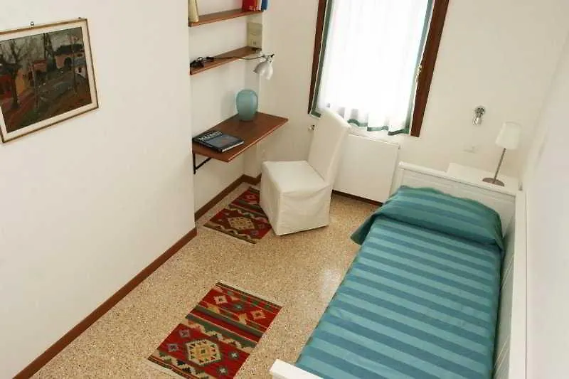 Residence Ca' Foscolo Venice 2*,