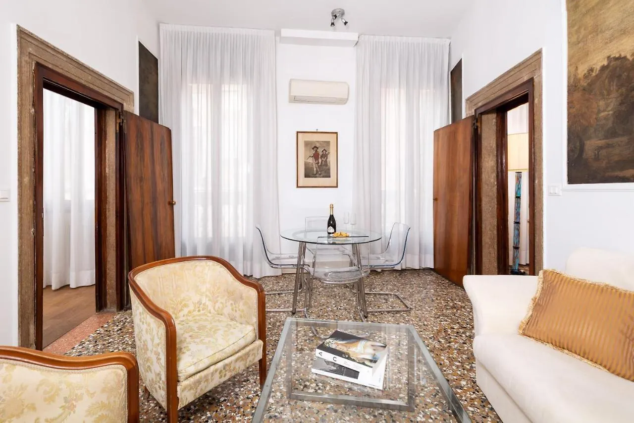 Residence Ca' Foscolo Venezia 2*,