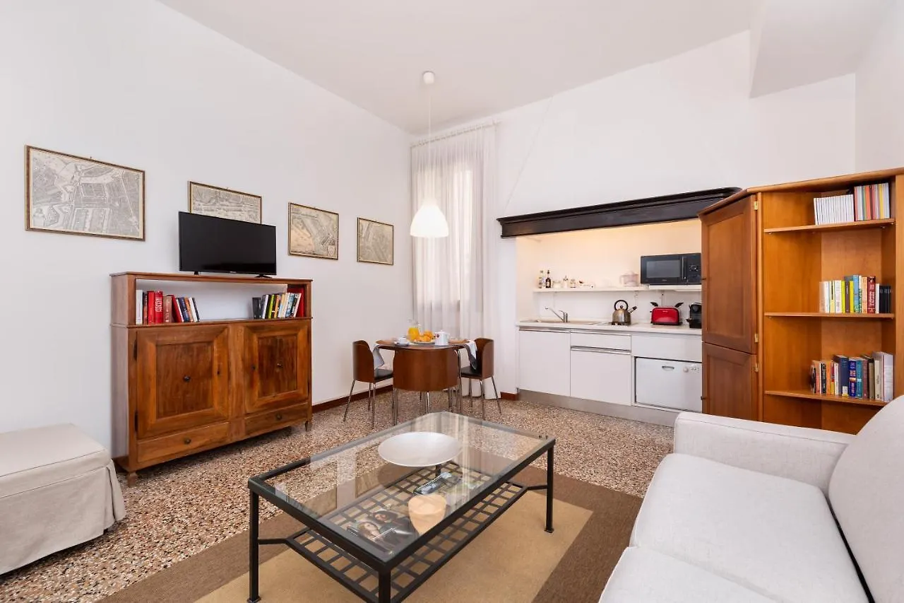 Residence Ca' Foscolo Venice 2*,